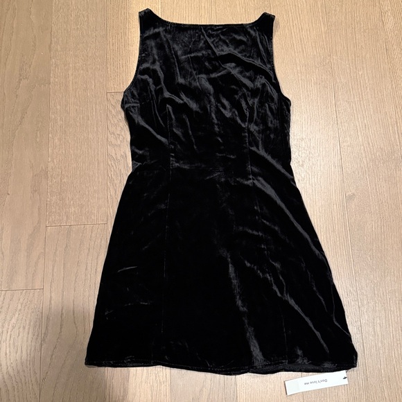 🆕 Reformation Brisbane velvet dress - Picture 2 of 9